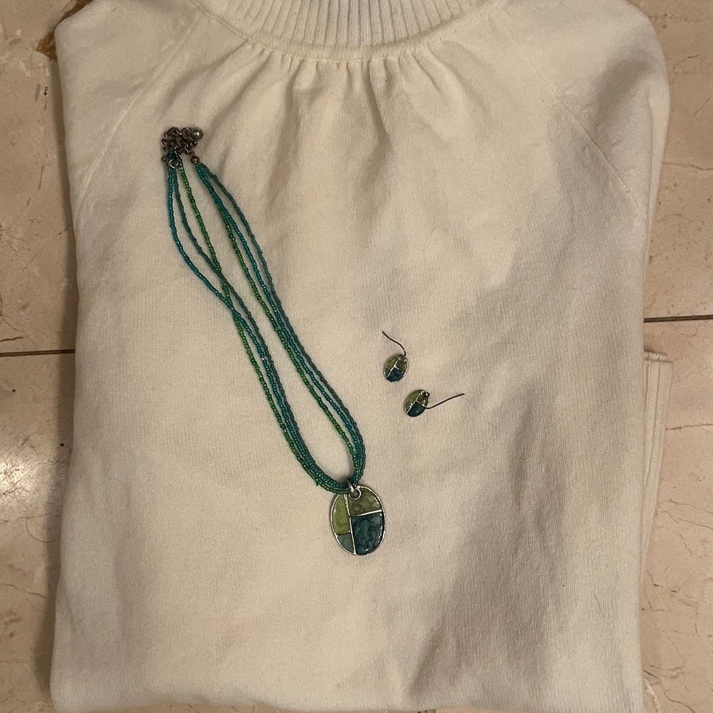 Beautiful Green Necklace and Earrings